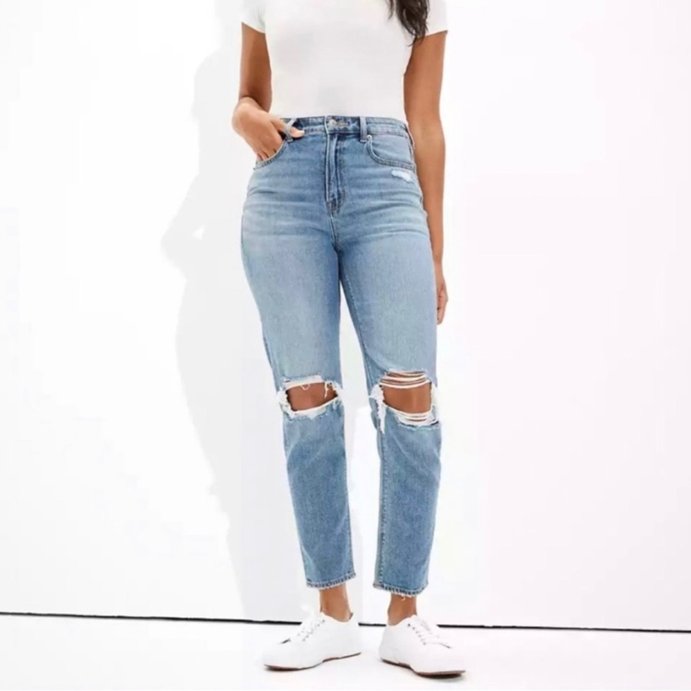 NWT American Eagle Mom Jeans Size 16 Short Inseam
33-inch waist